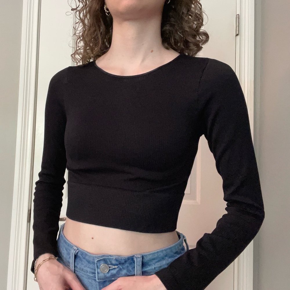 Women’s long sleeve black basic crop top